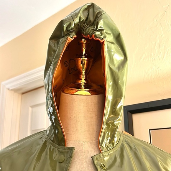 Kidorable,Dinosaur-Themed Orange
Raincoat Green Dinosaur Kids Raincoat, Size 4T - Picture 9 of 11